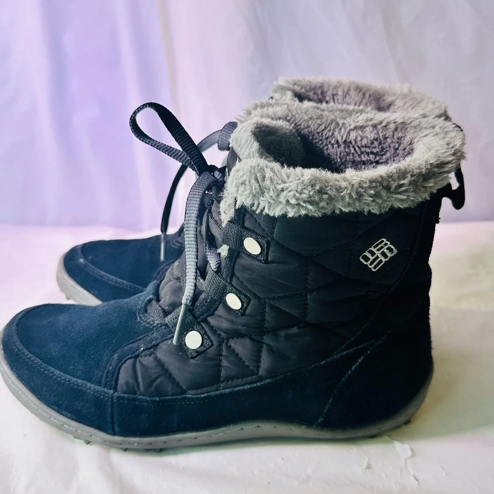 Columbia Women's Black Quilted Winter Boots with Gray Faux-Fur Trim